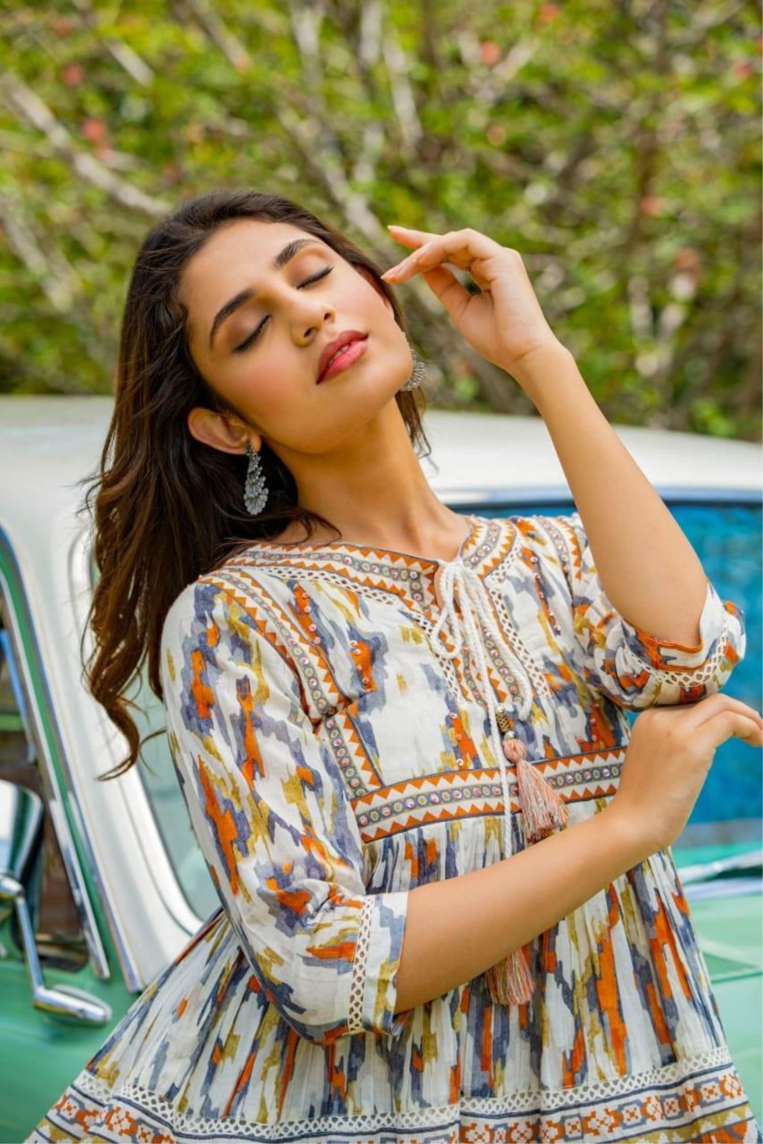 Kurtis on sale: Trendy short kurti designs you can pair with leggings | -  Times of India