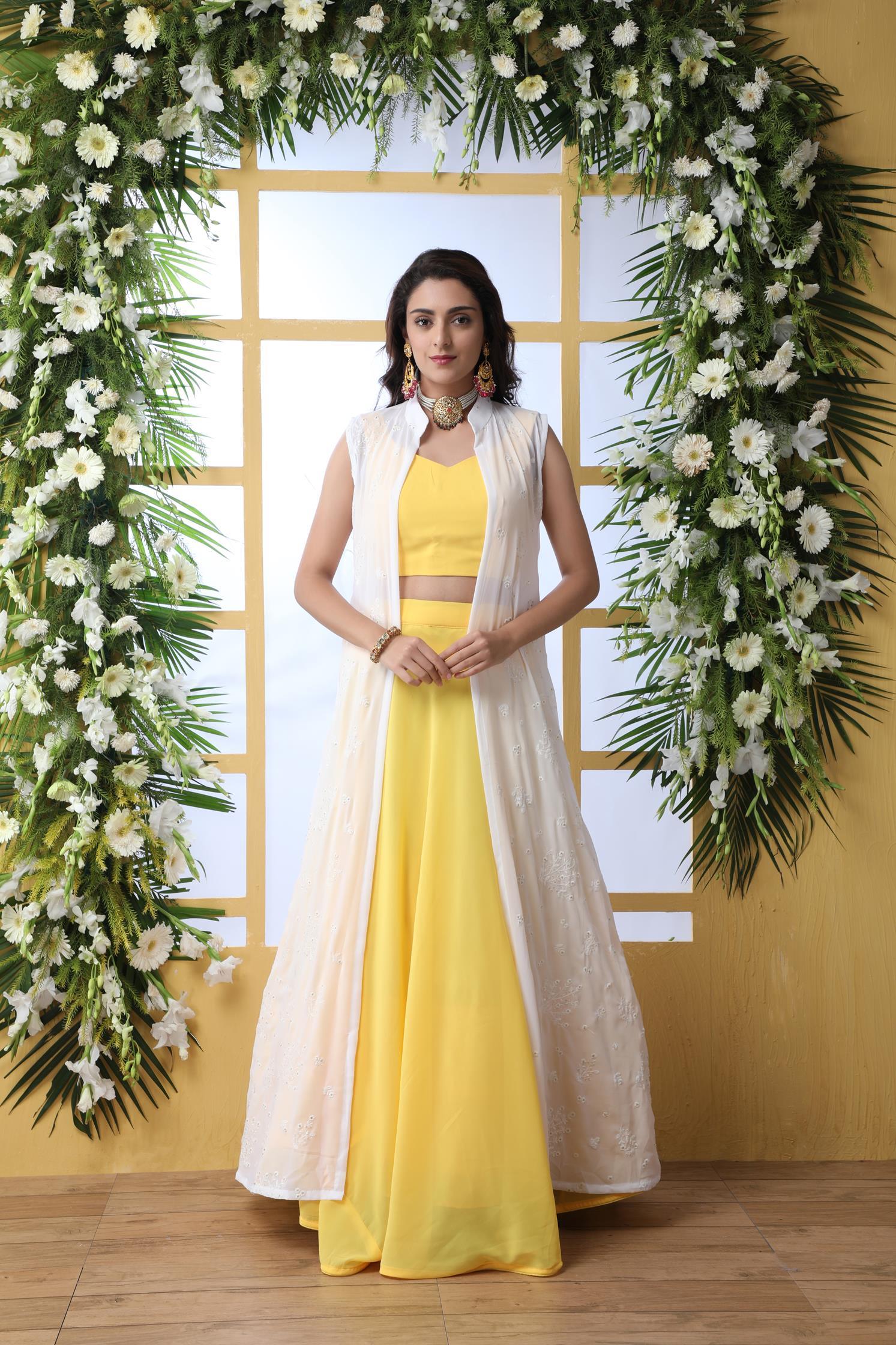 OMBRÉ CREAM TO YELLOW GOLD GEOMETRIC PATTERNED ANARKALI GOWN SET WITH A  HAND EMBROIDERED BODICE PAIRED WITH A MATCHING SHADED DUPATTA AND GOLD  EMBELLISHMENTS. - Seasons India
