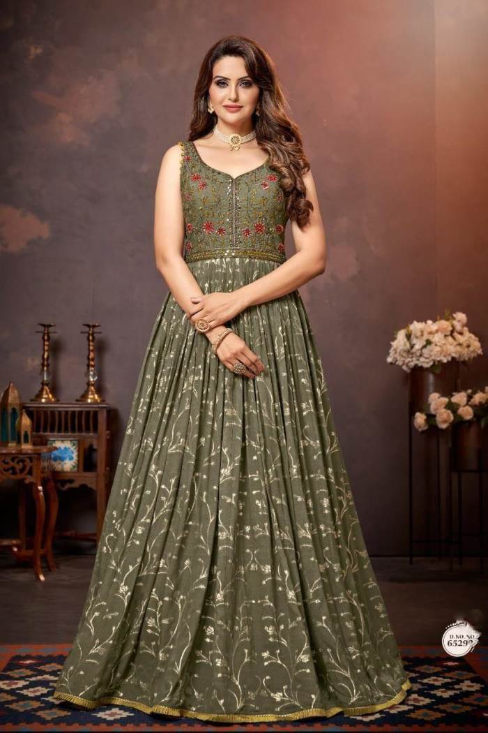 25 Different Shades Of Green We Spotted In Bridal Outfits  Mehendi outfits  Bridal outfits Mehndi outfit