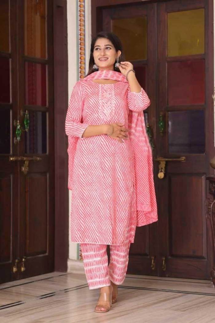Gajri Color Casual Wear Designer Kurti Set